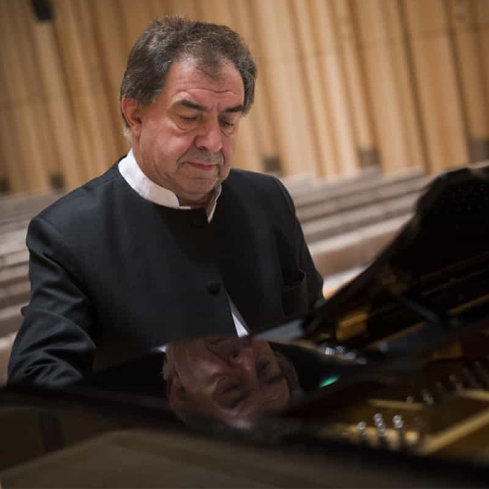 Jean-François Heisser, pianiste, en résidence à la Maison Messiaen pour préparer les concerts donnés dans le cadre de l'édition 2021 du Festival Berlioz de La Côte-Saint-André